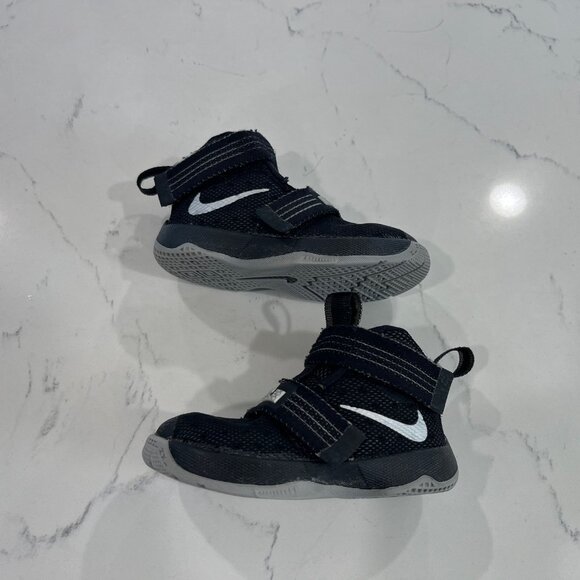 Nike Lebron Soldier IXTD Baby Gray Size 5C /11CM Basketball Trainers Velcro - Picture 4 of 10